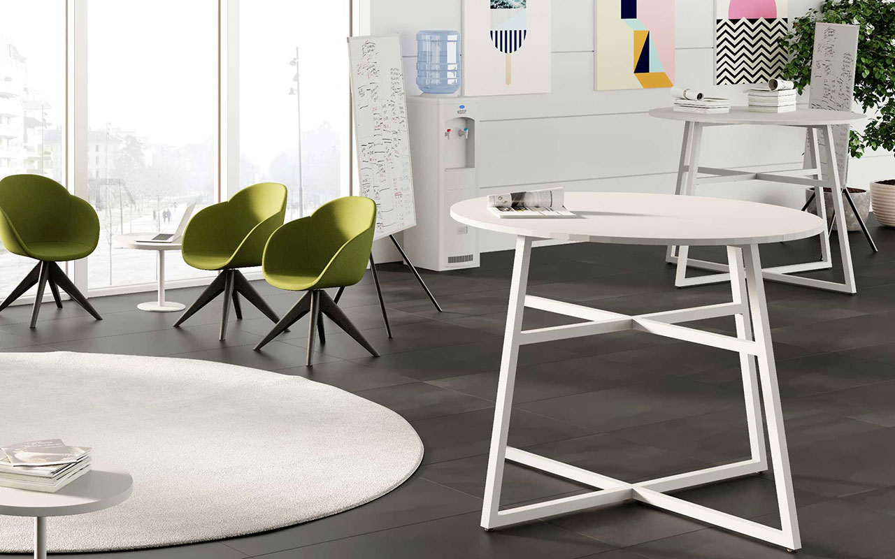 Высокий стол для переговоров Fusion для офиса (Италия)